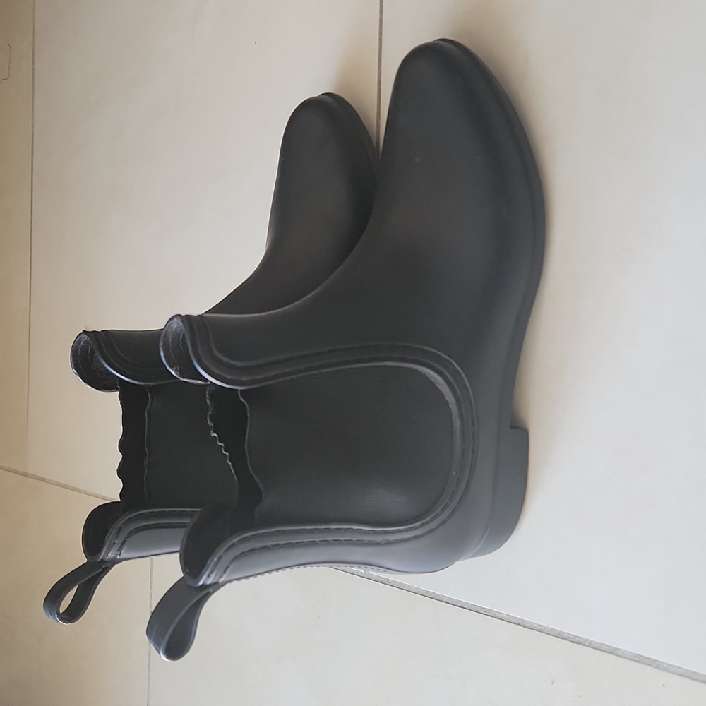 Jeffrey Campbell Black Rubber Booties Size 7